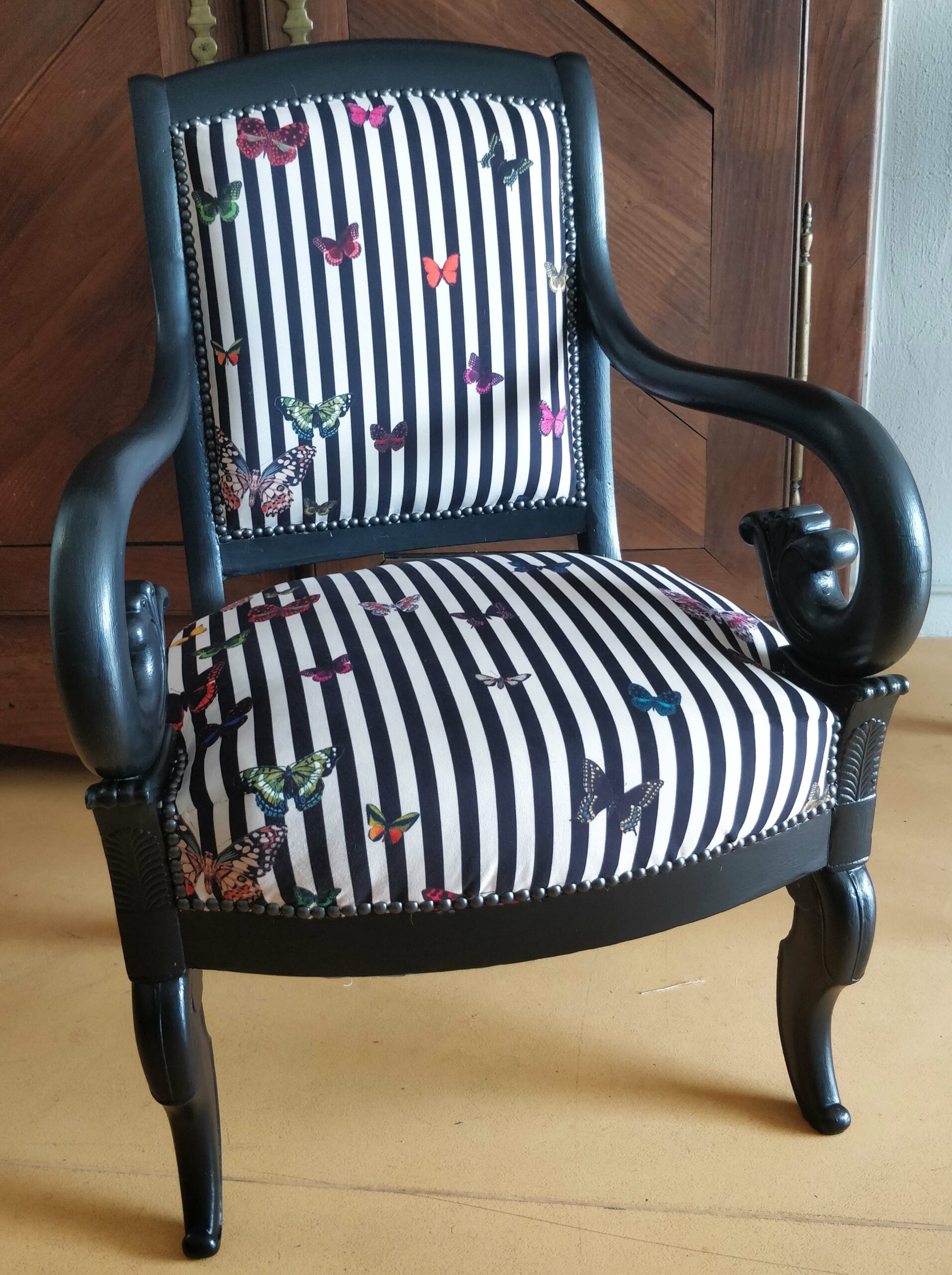 Motif Décoration Collection 212 Envolée de papillon n°3 Tissus     Papillons  Rayures Multicolore  by Zéphyr and Co